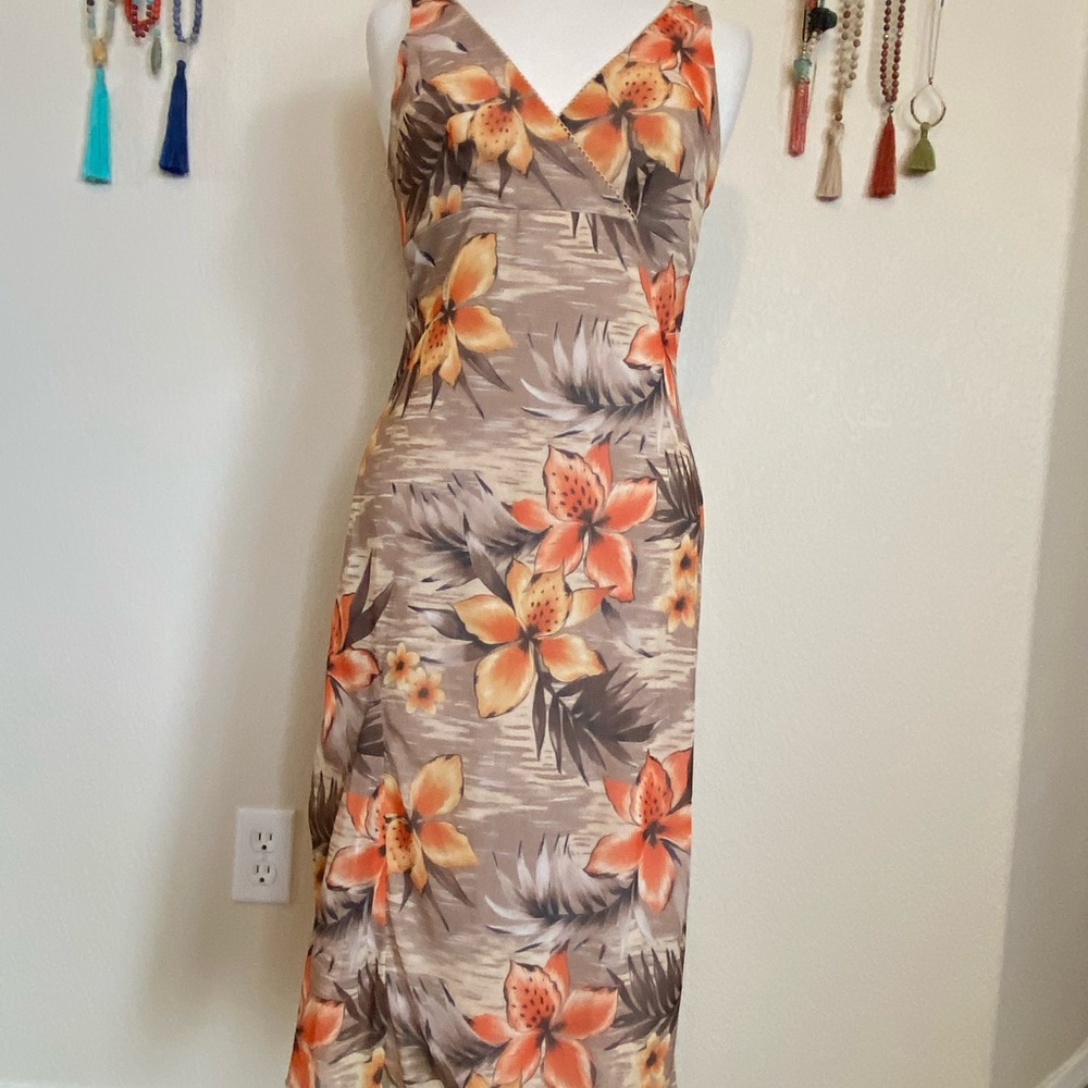 Tropical dress. Asymmetrical hem
Stretchy. Size Large fits a bit smaller.